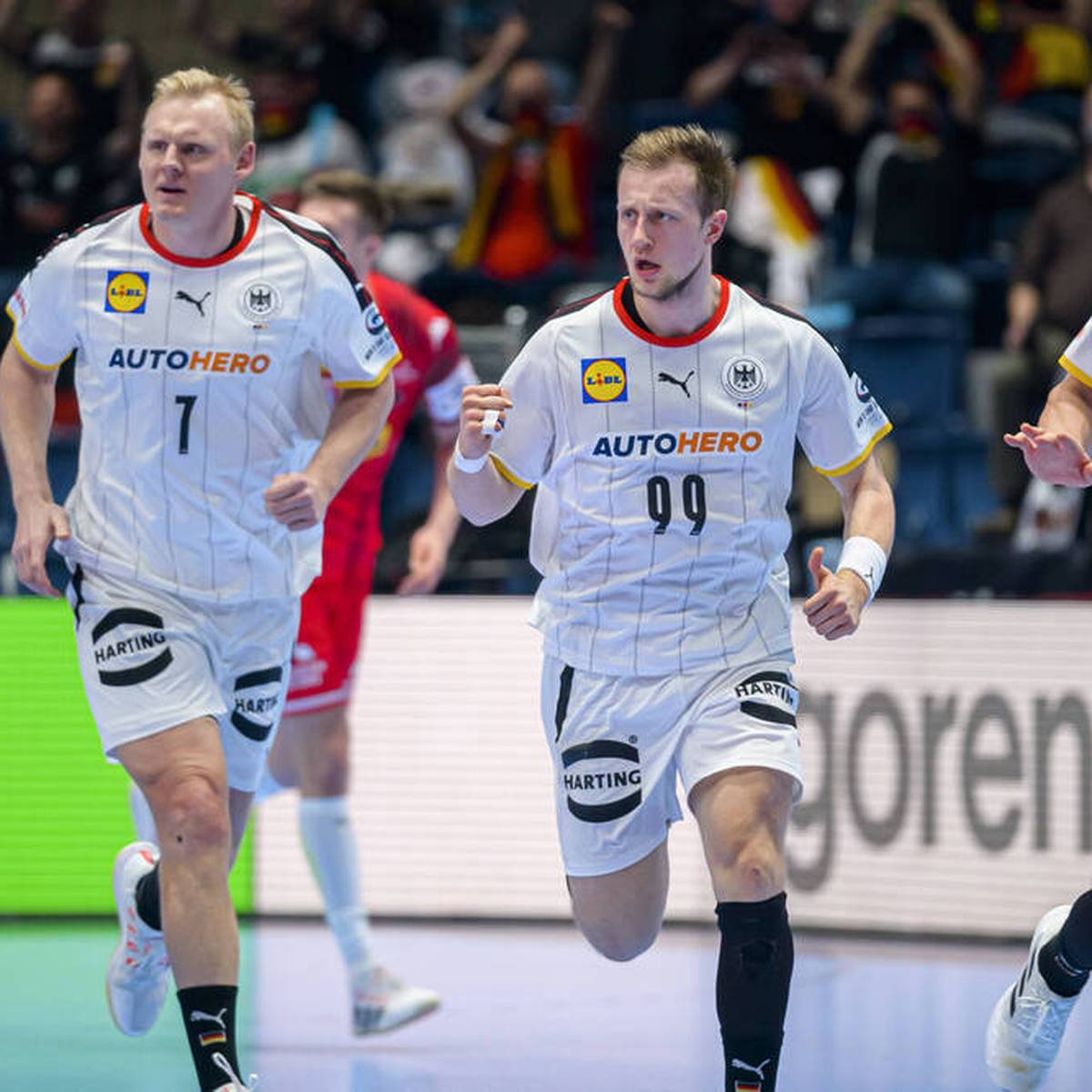Die Handball-Nationalmannschaft wird die EM-Hauptrunde ohne die coronainfizierten Spielmacher Luca Witzke und Linksaußen Lukas Mertens beenden.