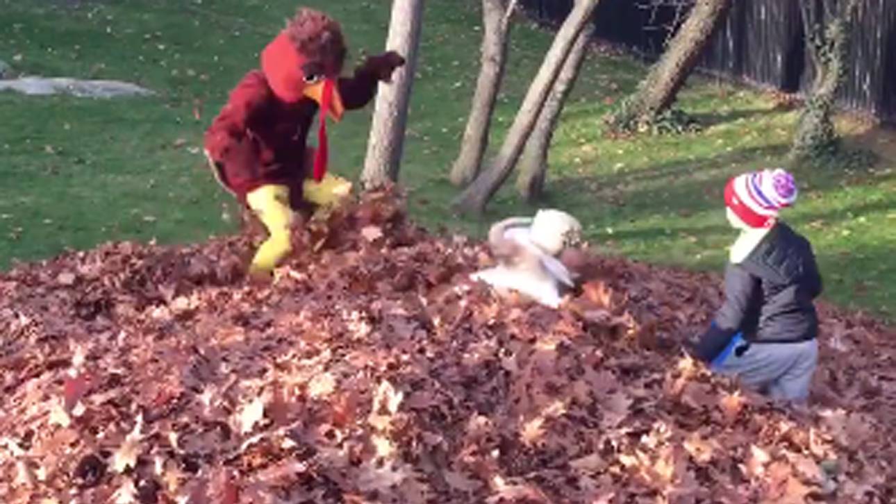 Truthahn Brady erschreckt Tochter