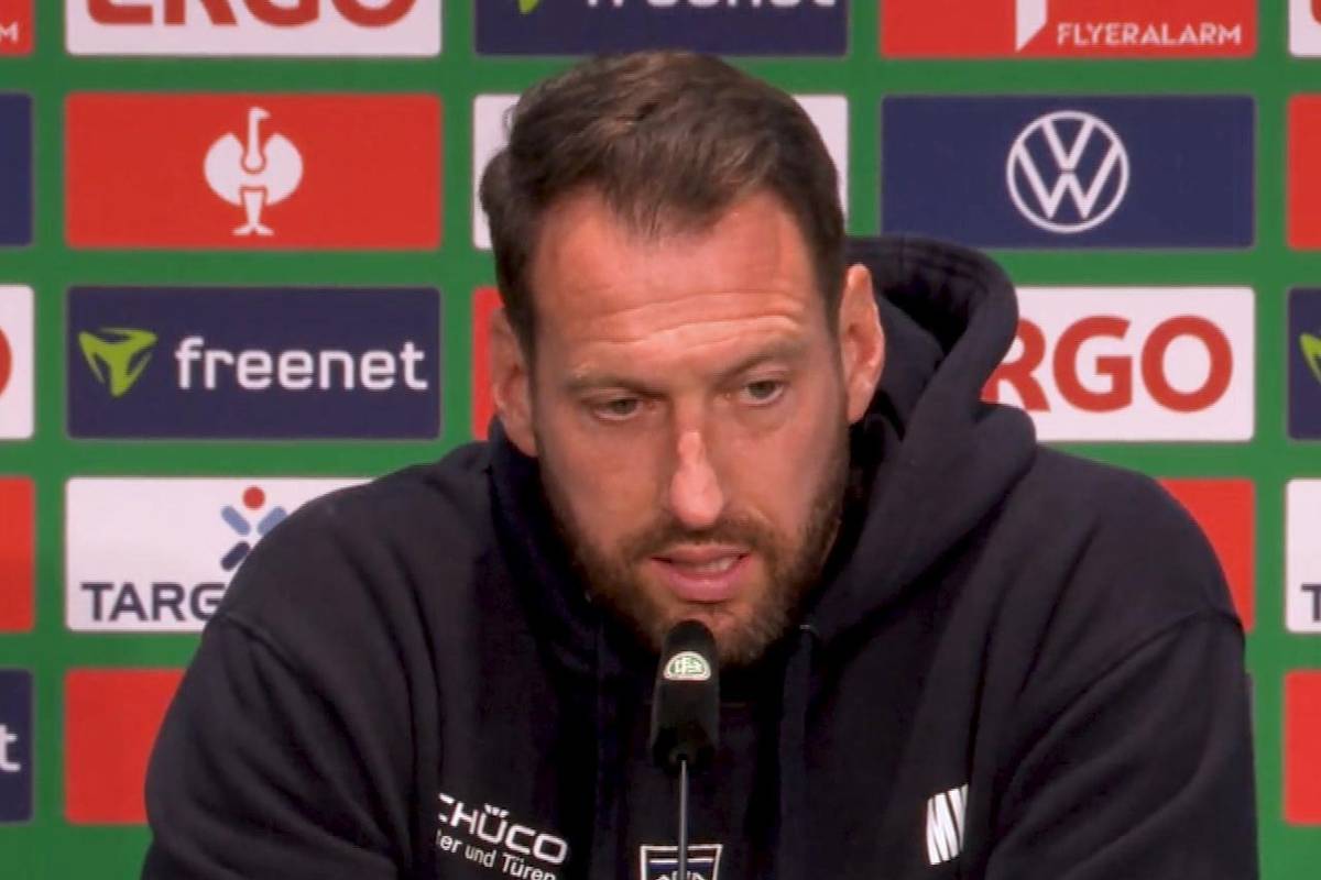 Nach einer überragenden Pokalsaison muss sich Arminia Bielefeld mit Platz zwei begnügen. Trainer Mitch Kniat erzählt, dass die Fans sehr stolz auf die Mannschaft sind.