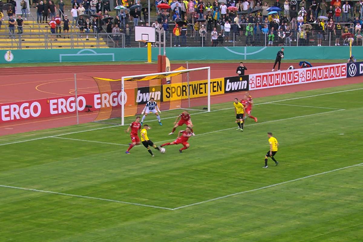 Arminia Bielefeld steht in der nächsten Runde des DFB-Pokals. In einer umkämpften Partie erzielt der Bundesligist sechs Tore gegen Bayreuth.