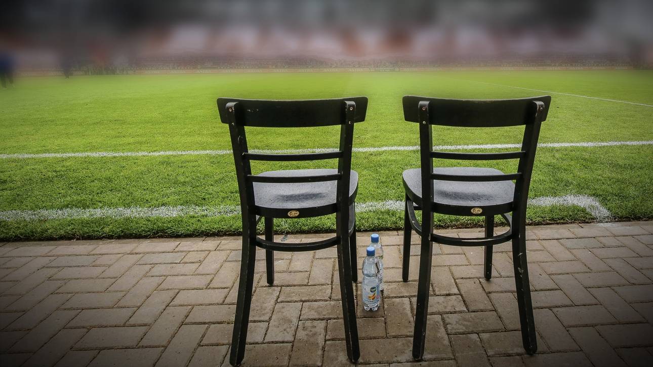 Wetten? Dieser Coach fliegt als Erster