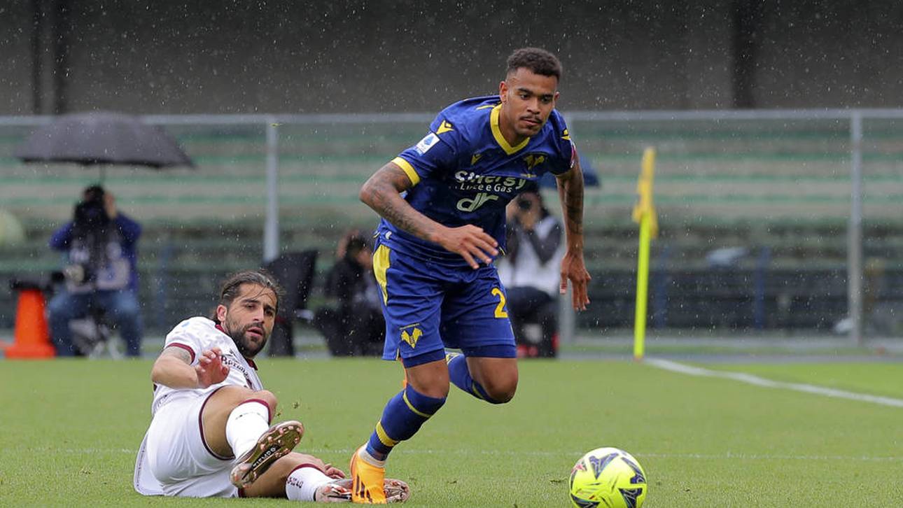 Jayden Braaf (r.) bleibt bei Hellas Verona