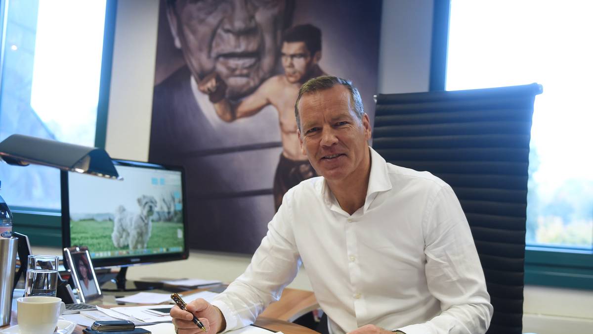 In den 1990er-Jahren machte sich Henry Maske in derselben Sportart einen Namen. "Der Gentleman" betreibt inzwischen gemeinnützige Projekte und als Franchise-Nehmer zehn McDonald's-Filialen