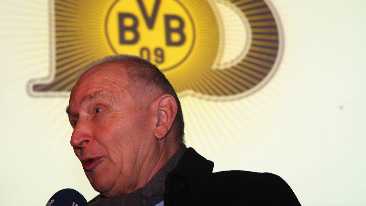 "Ich erinnere mich an viele sportliche Sternstunden dieses unfassbaren Fußballers und an wunderbare Momente, die wir auch in den vergangenen Jahren miteinander verbracht haben. Aki und mich hat nicht nur der gemeinsame Spitzname verbunden, sondern auch ein sehr enger Draht zueinander. Wir alle werden ihn sehr vermissen"