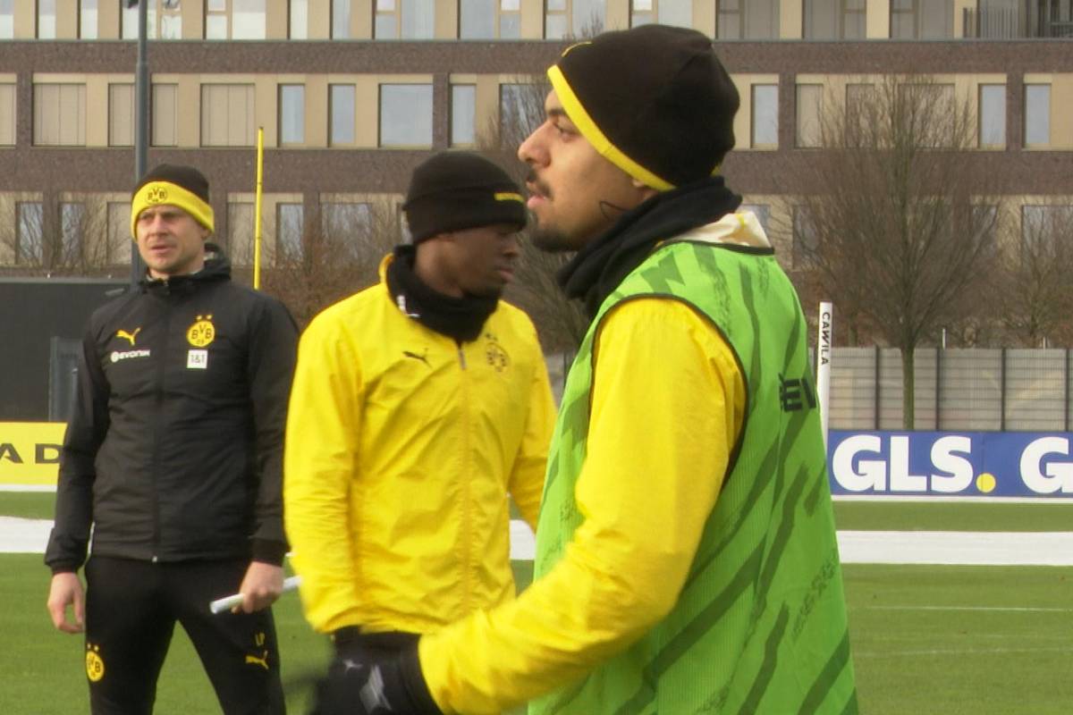 Borussia Dortmunds Trainingswoche vor dem Jahresauftakt gegen Leverkusen startet ohne zwei Stars. Der BVB könnte derweil noch auf dem Transfermarkt tätig werden.