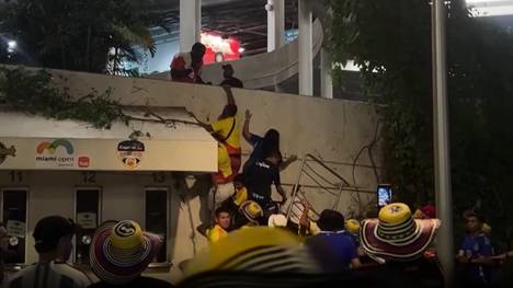 Vor dem Endspiel der Copa América Argentinien gegen Kolumbien kommt es zum Chaos. Fans beider Mannschaften brechen ins Stadion ein.