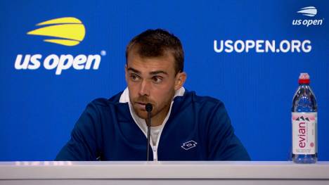 Daniil Medvedev sorgte bei den US Open für großes Aufsehen, als er nach einer Entscheidung des Schiedsrichters das Publikum anstachelte. Sein Gegner, Benjamin Bonzi, fand die Aktion allerdings überhaupt nicht unterhaltsam.