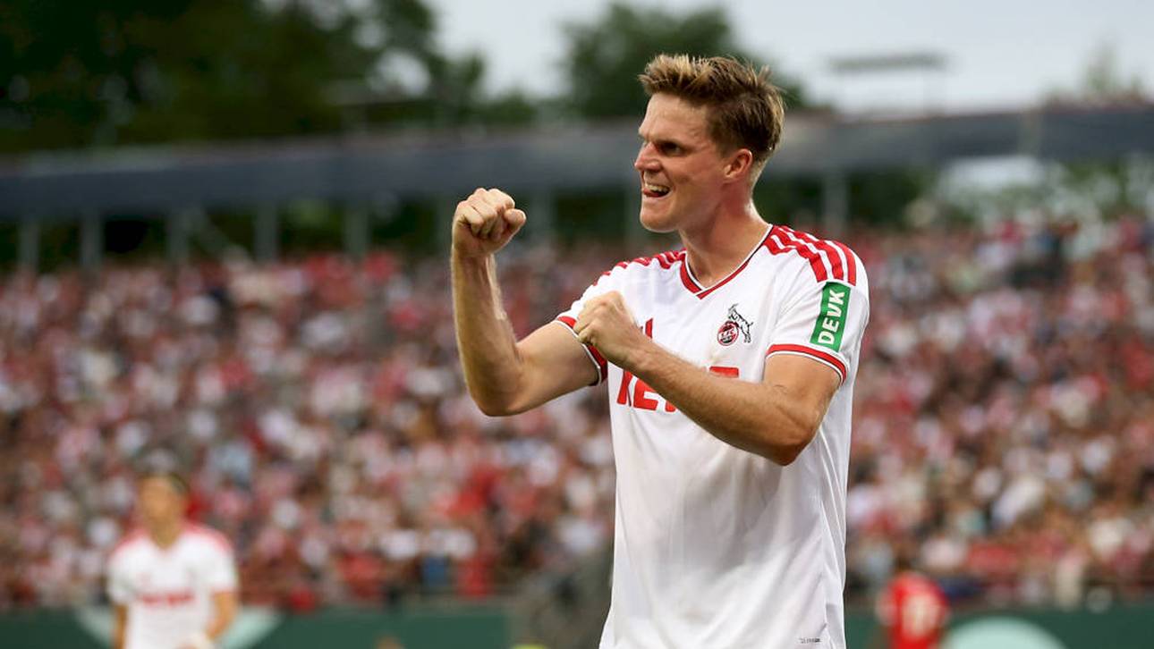 Marius Bülter bejubelt sein Tor gegen die Würzburger Kickers im DFB-Pokal