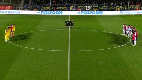 Der 1. FC Saarbrücken gedenkt vor dem Spiel bei Viktoria Köln des verstorbenen Andreas Brehme - und liefert dann ein sehenswertes Tor-Spektakel ab.