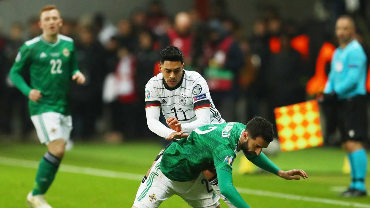 NADIEM AMIRI (23): Der Leverkusener kam zuletzt gegen Estland und Argentinien zu zwei Kurz-Einsätzen. In der Offensive ist er flexibel einsetzbar und bei der Werkself Stammspieler. Für Amiri wird es eng. Seine Zeit könnte nach der EM kommen