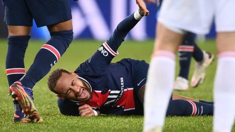 PSG verliert gegen Lyon nicht nur die Tabellenführung, sondern auch Superstar Neymar. Der Brasilianer mit Tränen in den Augen vom Platz getragen werden.