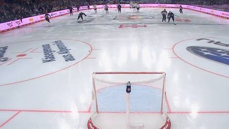 Im DEL-Spiel zwischen Red Bull München und den Fischtown Pinguins fällt ein völlig kurioses Eigentor. Das hätte allerdings nicht zählen dürfen.