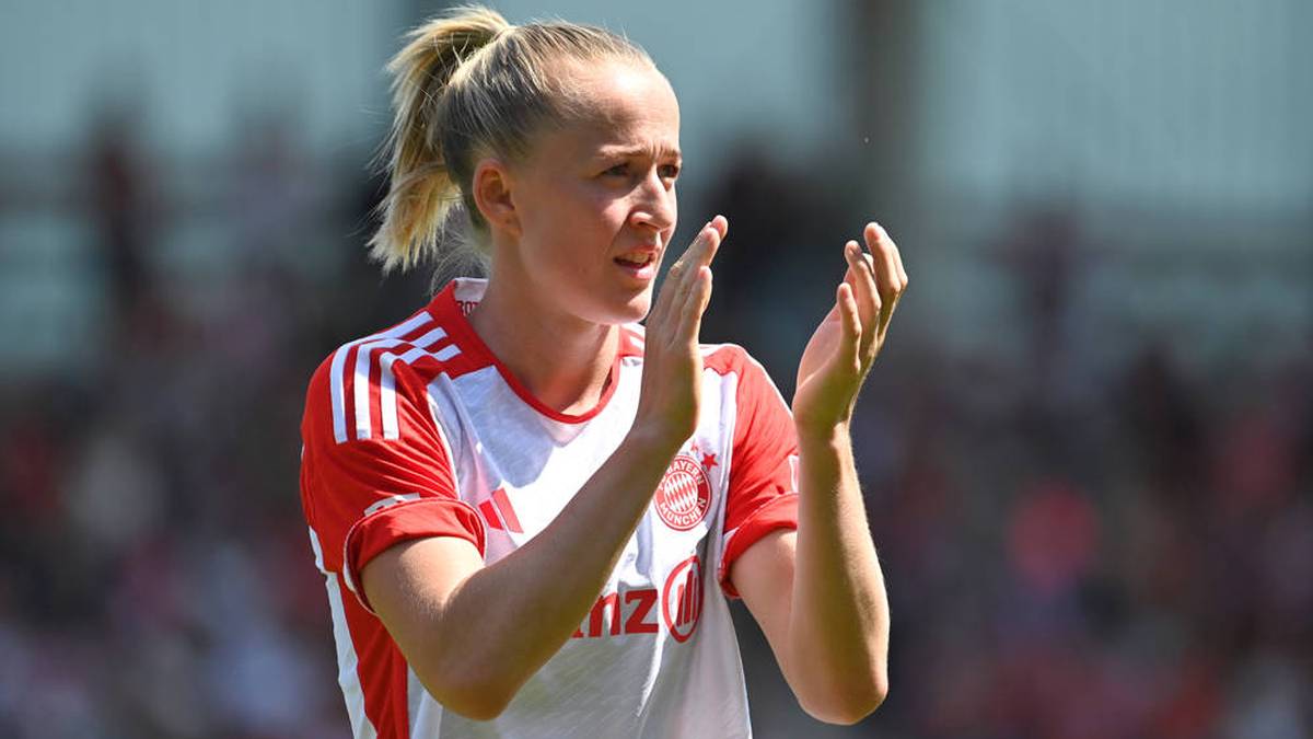 Lea Schüller ist 25 Jahre alt und spielt beim FC Bayern München. Bislang absolvierte sie 47 Länderspiele und schoss 31 Tore. Sie war 2014 und 2020 DFB-Pokal-Finalistin. Mit der Nationalmannschaft kam sie 2022 ins EM-Finale