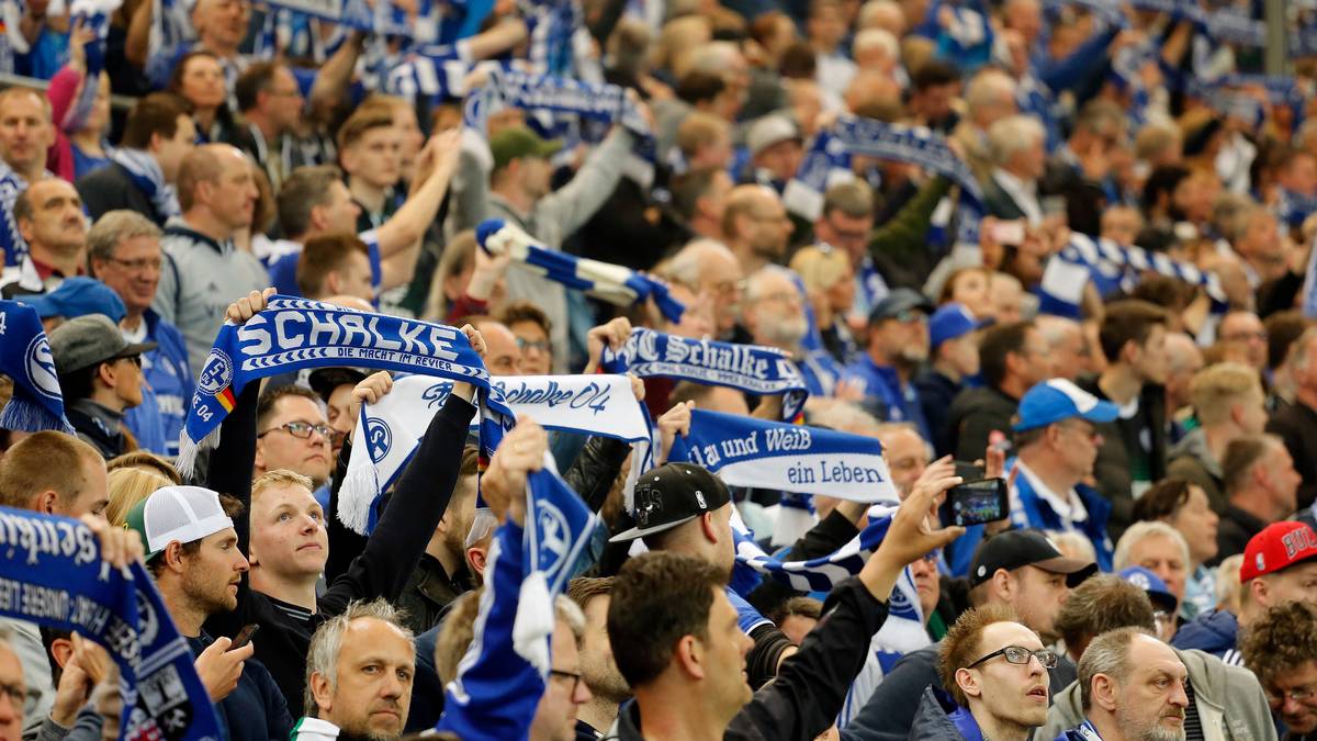 PLATZ 2 - FC SCHALKE 04: 43.935 Dauerkarten, gleich wie im Vorjahr