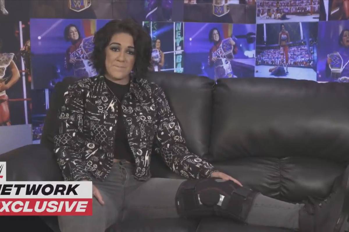WWE-Star Bayley fällt wegen einer schweren Trainingsverletzung rund neun Monate aus. Bei WWE SmackDown meldet sie sich zu Wort - und gibt den Fans die Schuld.