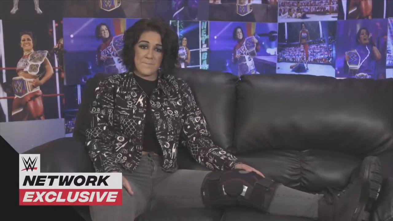 WWE SmackDown: Bayley meldet sich nach Verletzungs-Schock