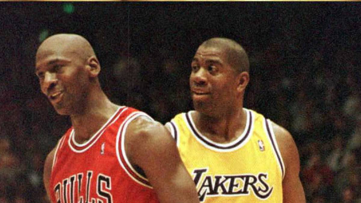 Der PER ist zwar nicht unumstritten, liefert aber einen interessanten Ansatz, die Leistung eines Spielers zu messen: Die Kategorie stellt die positiven Match-Leistungen (Field Goals, Blocks, Assists, Steals etc.) den negativen (Missed Field Goals, Turnover etc.) gegenüber. Am Ende steht ein statistischer Wert jenseits der bloßen Punktausbeute, der einen Gesamtüberblick über die Effektivität eines Spielers pro Einsatzminute geben soll