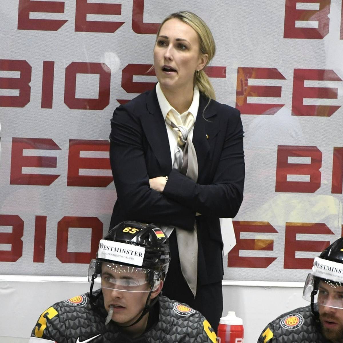 Ihr Abstecher nach Deutschland zahlt sich aus: Jessica Campbell macht jetzt Karriere in der USA. In der AHL schreibt die ehemalige kanadische Eishockey-Nationalspielerin sogar Geschichte.