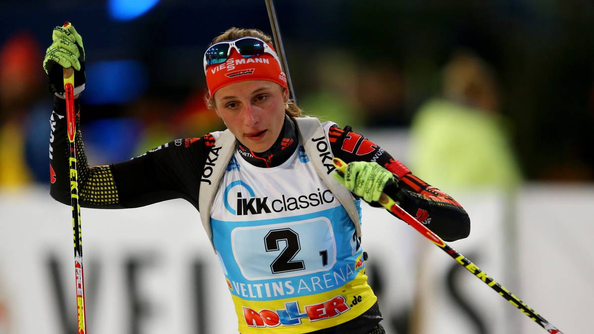 VANESSA HINZ: Die Spätstarterin in den Biathlon erlebt eine ordentliche, aber keineswegs überragende Saison. Insgesamt sieben Top-15-Platzierungen stehen für sie in diesem Winter bislang zu Buche, im Gesamtweltcup liegt sie auf Rang 22. In Oslo bestreitet sie die 23-Jährige ihre zweite WM, nachdem sie im Vorjahr Gold mit der Staffel holte