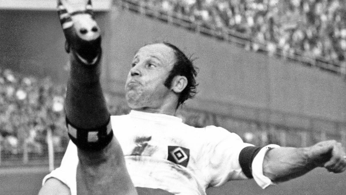 PLATZ 19: UWE SEELER (1963-1972, Hamburger SV), 137 Tore in 239 Spielen