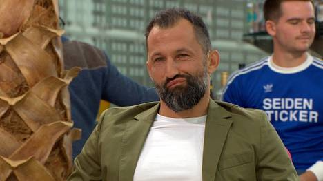 Schiri Dingert pfeift auf Hinweis des Kölner Kellers ein Stuttgart-Tor zurück, weil Kimmich in der Entstehung am Trikot gezupft wurde. Die Szene wird auch im STAHLWERK Doppelpass diskutiert, nach Meinung von Salihamidzic zu ausführlich.