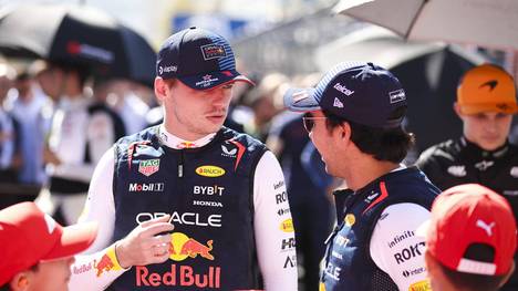 Max Verstappen (l.) und Sergio Perez sind nur noch Jäger