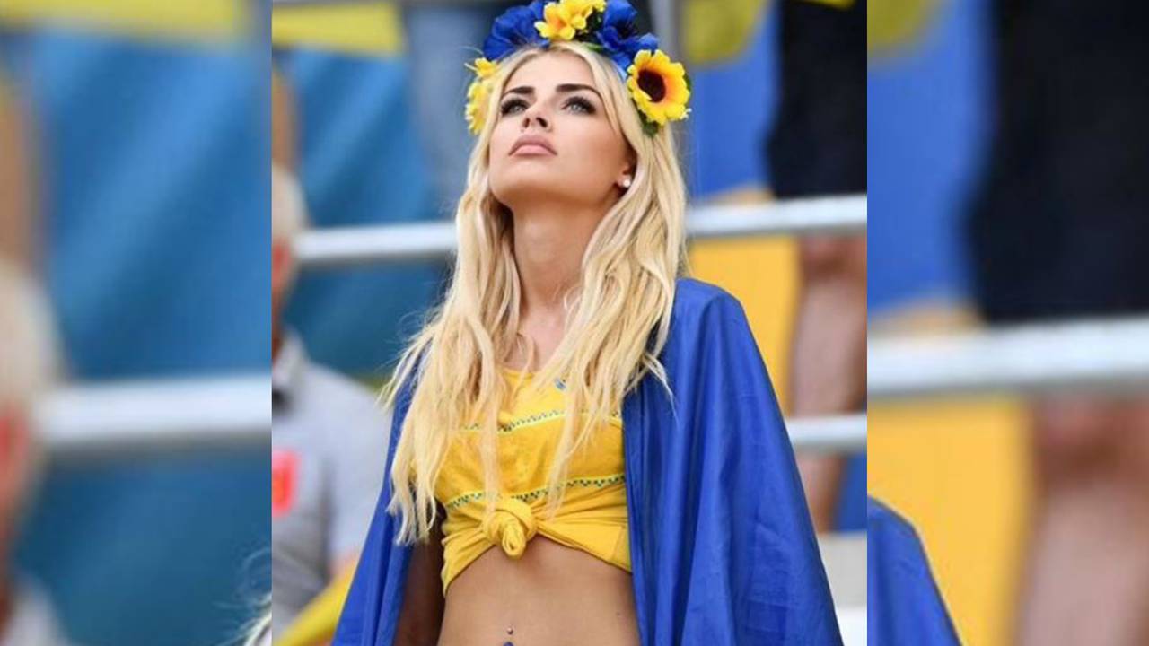 Heißes Achtelfinale! Diese Spielerfrauen drücken die Daumen