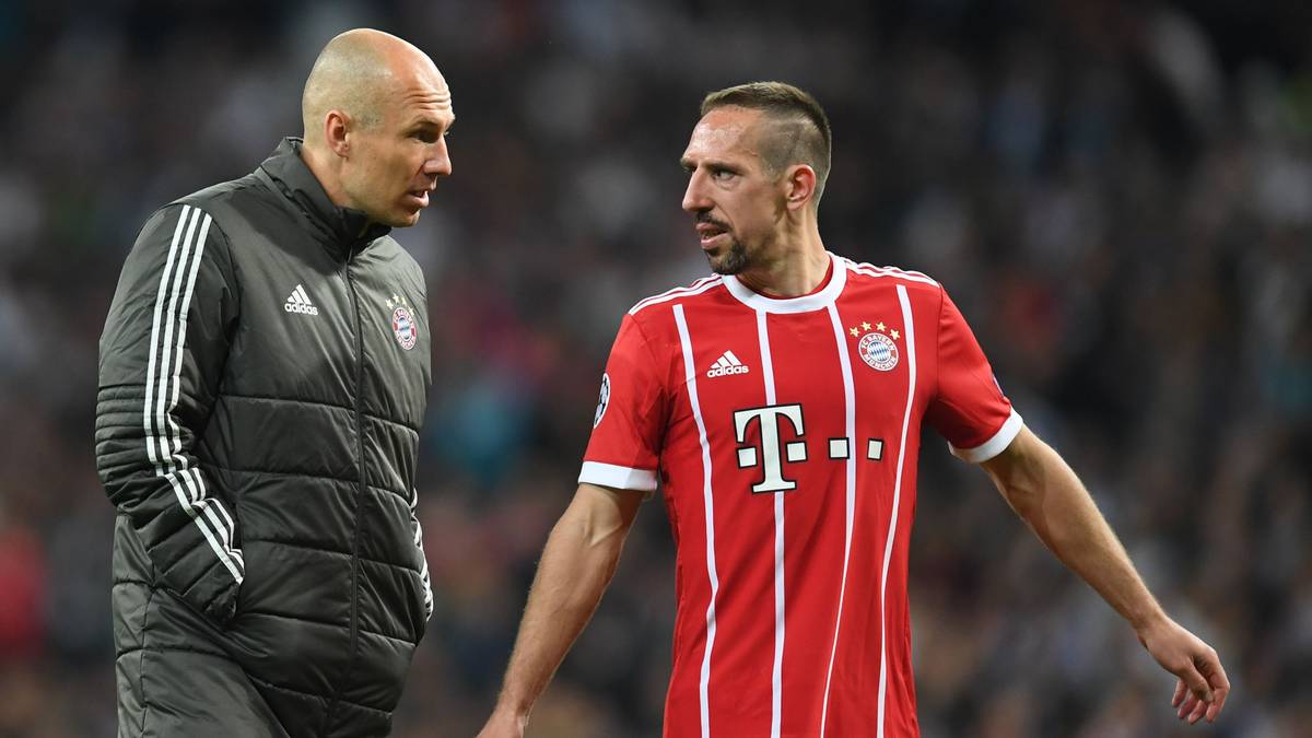 Danach ist für beide Schluss bei Bayern, das verkündeten am Wochenende zuerst Uli Hoeneß, dann auch Robben. Die beiden dürften als wandelnde Klubdenkmäler verabschiedet werden