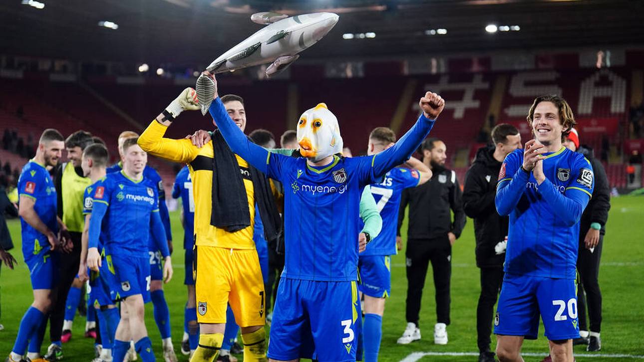 Irre Fisch-Party nach Pokal-Sensation