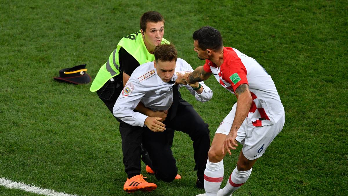 Dejan Lovren ist von der Aktion besonders begeistert