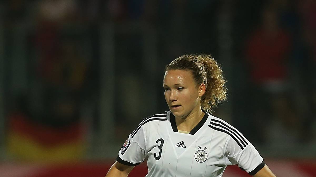 Josephine Henning: (Alter: 25, Verein: Paris St. Germain, Länderspiele: 25, Tore: 0)