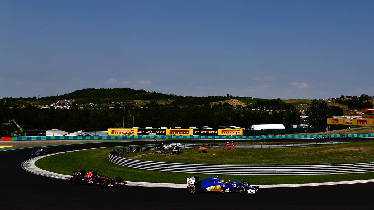 BUDAPEST/HUNGARY, 30. Juli: Für die Fans ist die Strecke in Budapest ein Highlight – die vielen Hügel rund um den Asphalt bieten eine gute Sicht. Sebastian Vettel muss bis 2015 warten, ehe ihm auch hier ein Sieg gelingt