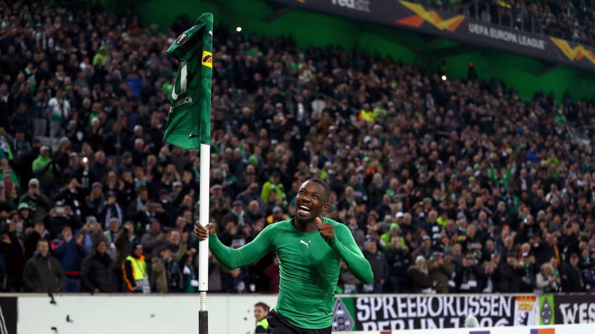 TOP – VOM LEGENDENSOHN ZUM ECKFAHNEN-STAR: Marcus Thuram wechselt im Sommer für neun Millionen Euro zu Borussia Mönchengladbach. Dort schlägt er voll ein, erzielt sechs Treffer und bereitet weitere fünf Tore vor. Nebenbei ist der 22-Jährige auch zum absoluten Fanliebling aufgestiegen, auch wegen seines speziellen Eckfahnen-Jubels