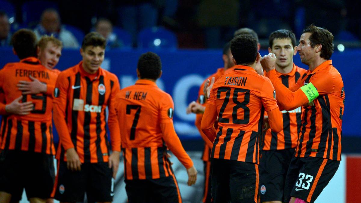 Schalke kriegt später auch noch das dritte Gegentor. Ein Debakel. Die Königsblauen scheiden sang- und klanglos aus