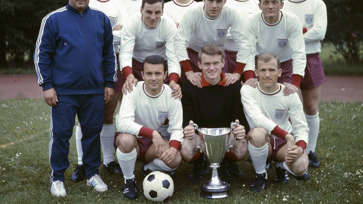 PLATZ 14: Auch Hans Nowak (vorne links, neben Sepp Maier) kommt auf fünf Tore für den FC Bayern, für den er zwischen 1965 und 1968 insgesamt in 52 Partien auf dem Platz stand