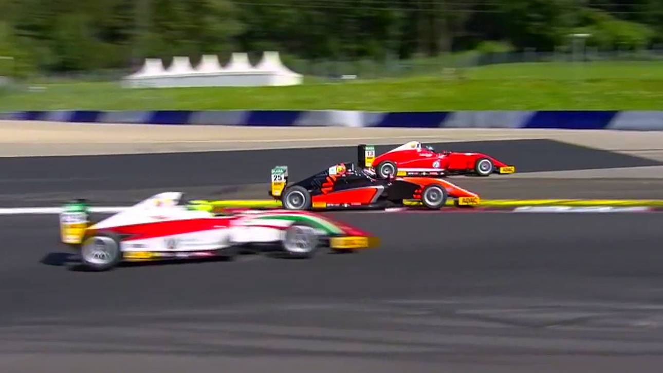 Schumacher macht 22 Plätze gut