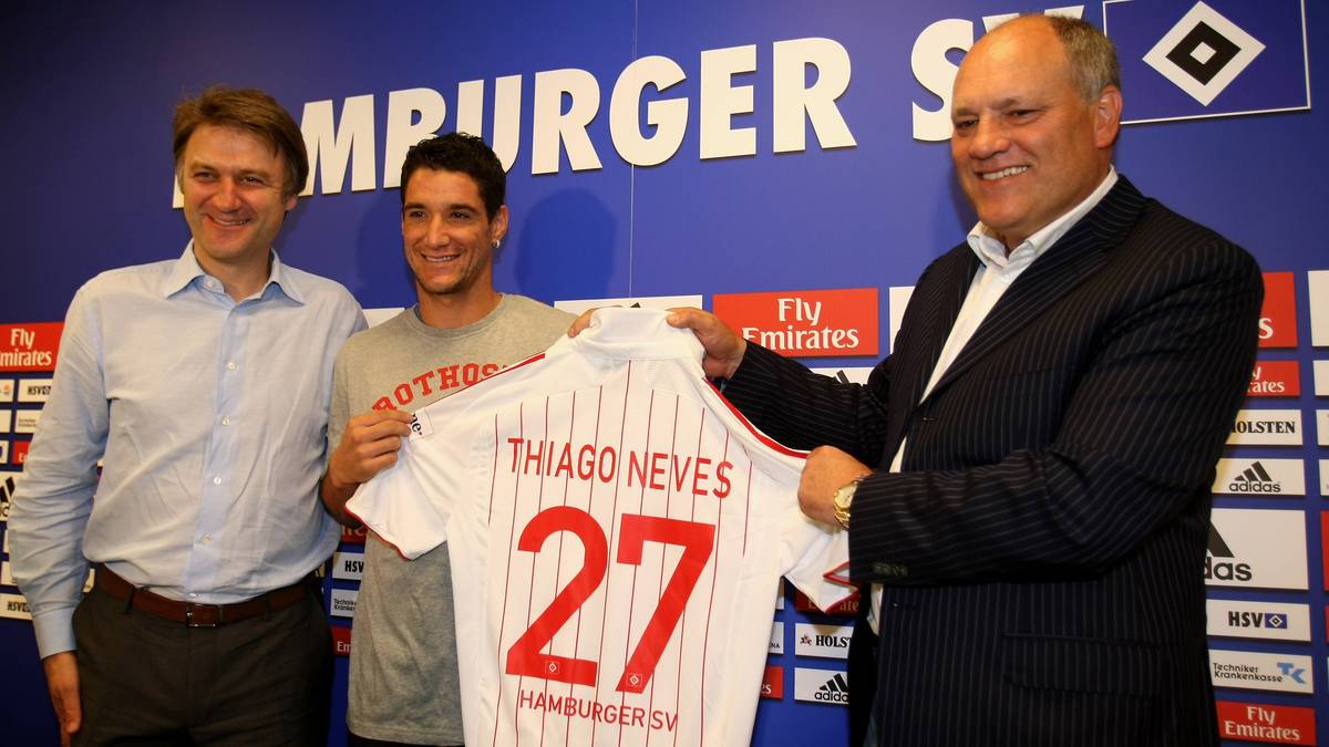 THIAGO NEVES (2008) – Der Brasilianer wechselt für neun Millionen Euro in den Volkspark und entpuppt sich als zweitteuerster Transferflop der Vereinsgeschichte. Der offensive Mittelfeldspieler kostet den HSV pro Spiel umgerechnet eine Million Euro