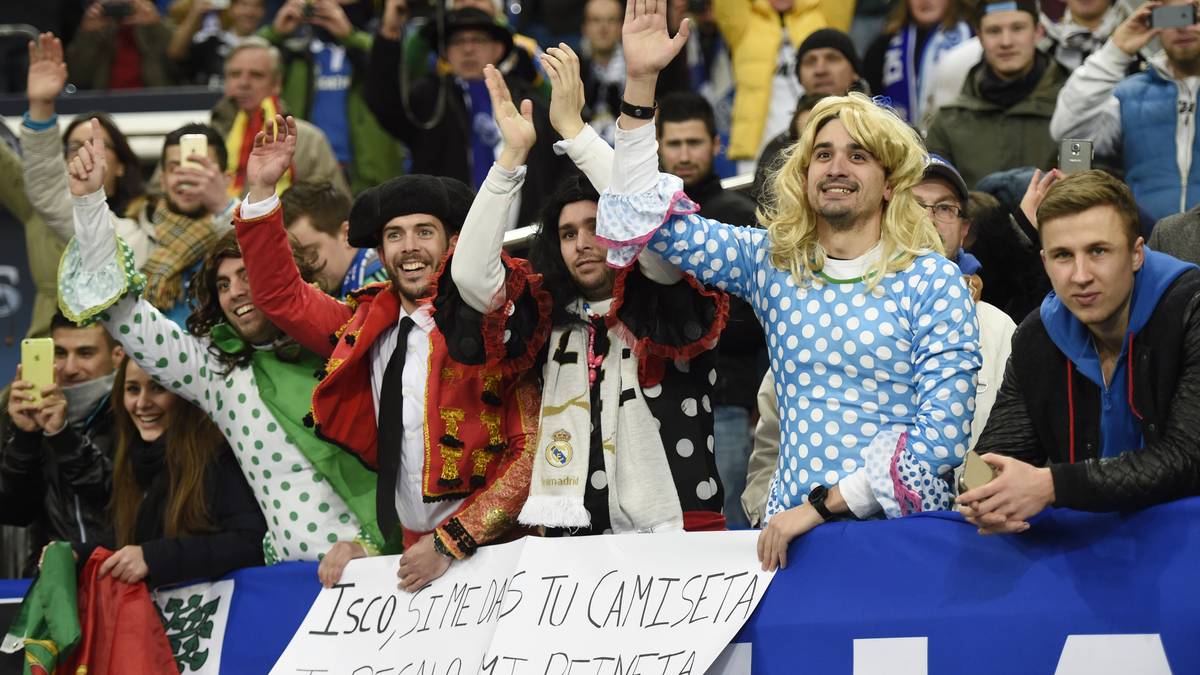 Während diese Real-Fans auch am Aschermittwoch noch verkleidet sind...