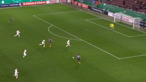 Nach dem 0:6-Debakel gegen Leipzig, setzt es den nächsten Dämpfer für den FC Augsburg. Das Pokal-Aus gegen Zweitligist VfL Bochum verschärft die Krise von Trainer Sandro Wagner.