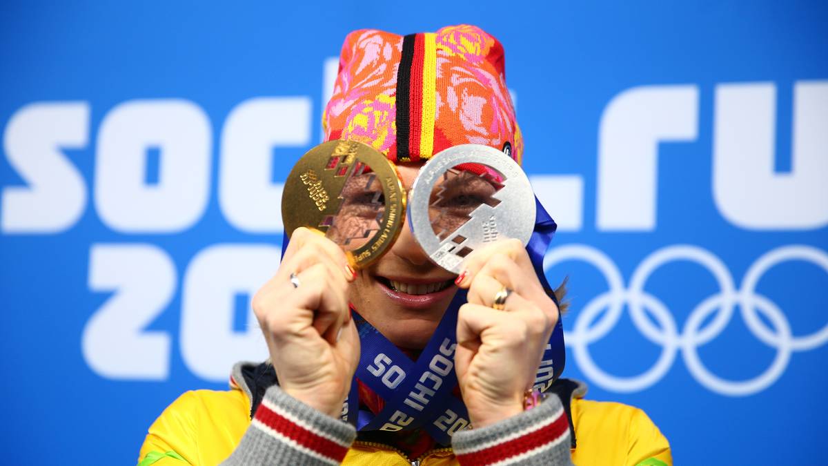 Zusätzlich vergoldete sie den Erfolg noch mit zwei Olympischen Goldmedaillen in Vancouver 2010 (Super-Kombination, Slalom). Den Erfolg in der Super-Kombi konnte sie 2014 in Sotschi wiederholen. Dieser Triumph zeigt ihre Vielseitigkeit. Höfl-Riesch zählte sowohl im Slalom als auch in den Speed-Disziplinen zur absoluten Weltspitze - eine Seltenheit im modernen Ski-Zirkus