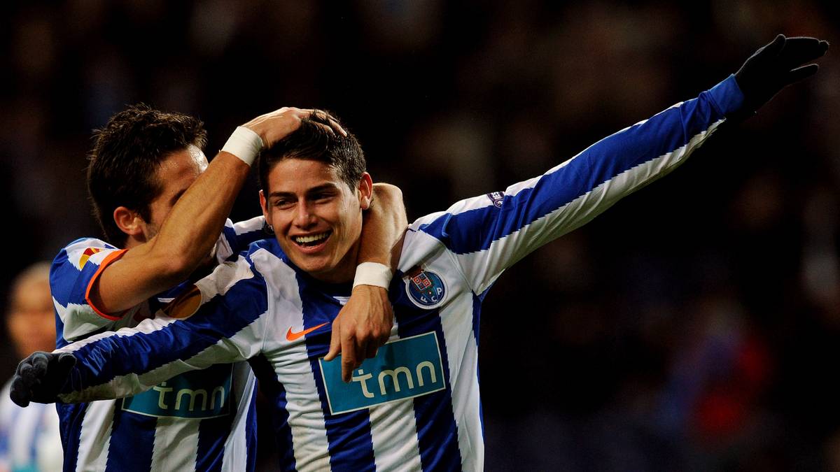 Aufgrund seiner Leistungen rückt James Rodriguez in den Fokus der renommierten Vereine Europas. Der FC Porto sichert sich im Sommer 2010 die Dienste des Offensivmannes. Gemeinsam werden beide portugiesischer Meister und Pokalsieger