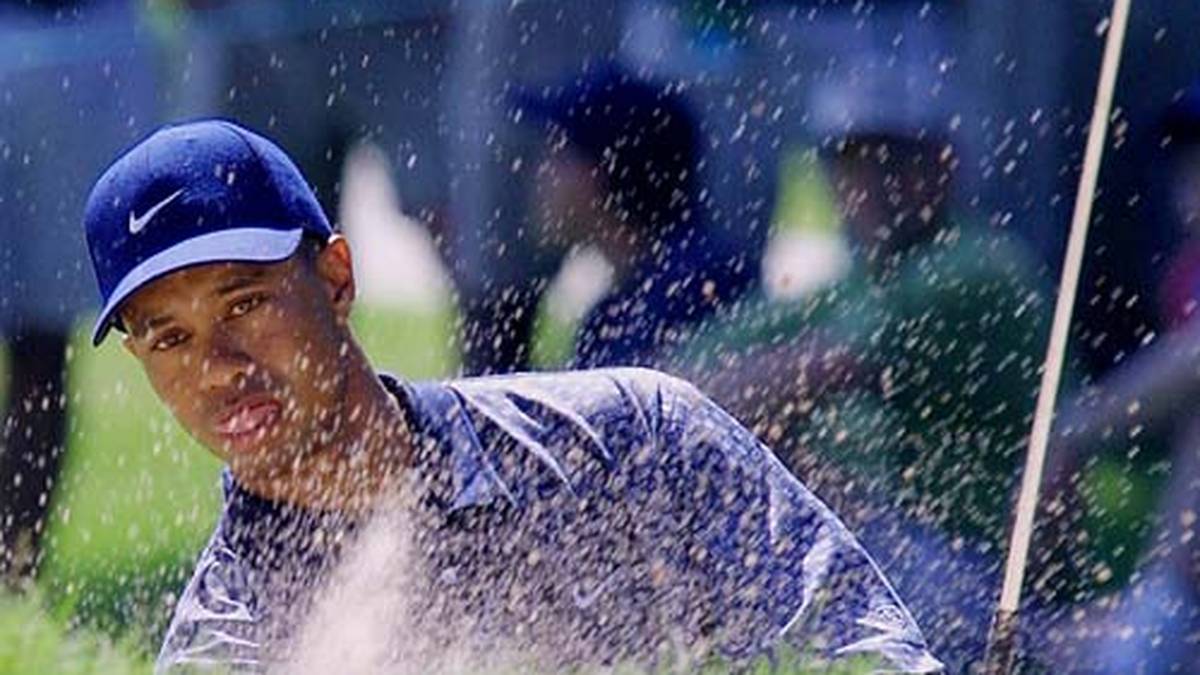 Woods steigt zum absoluten Dominator der Szene auf: Schon mit 24 hat er alle Major-Turniere gewonnen - auch wieder als Jüngster in der Geschichte des Golfsports