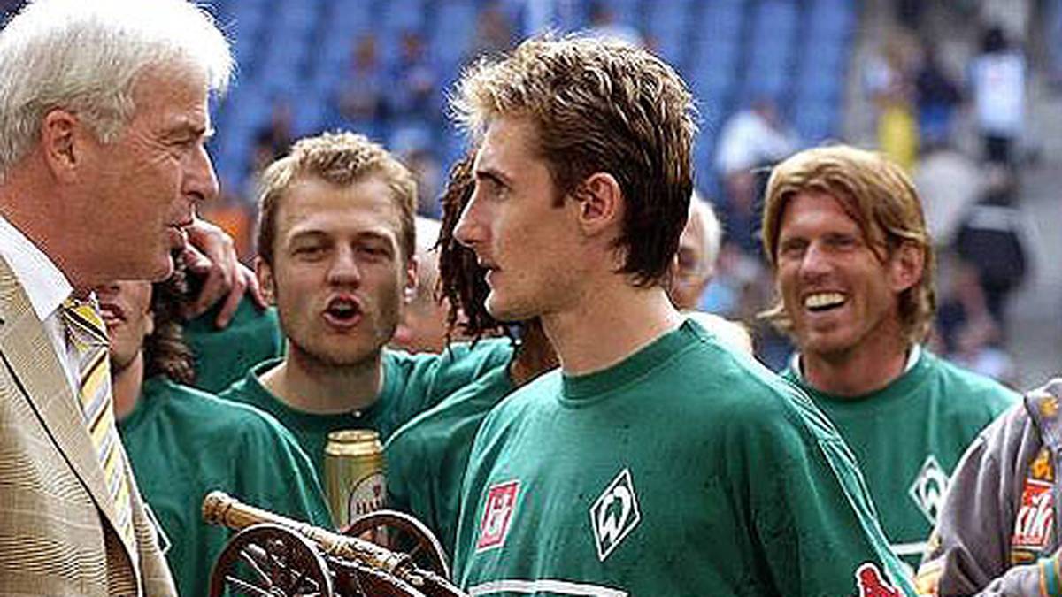 Doch einen persönlichen Titel gewinnt er: 2006 wird er mit 26 Treffern Torschützenkönig der Liga.  