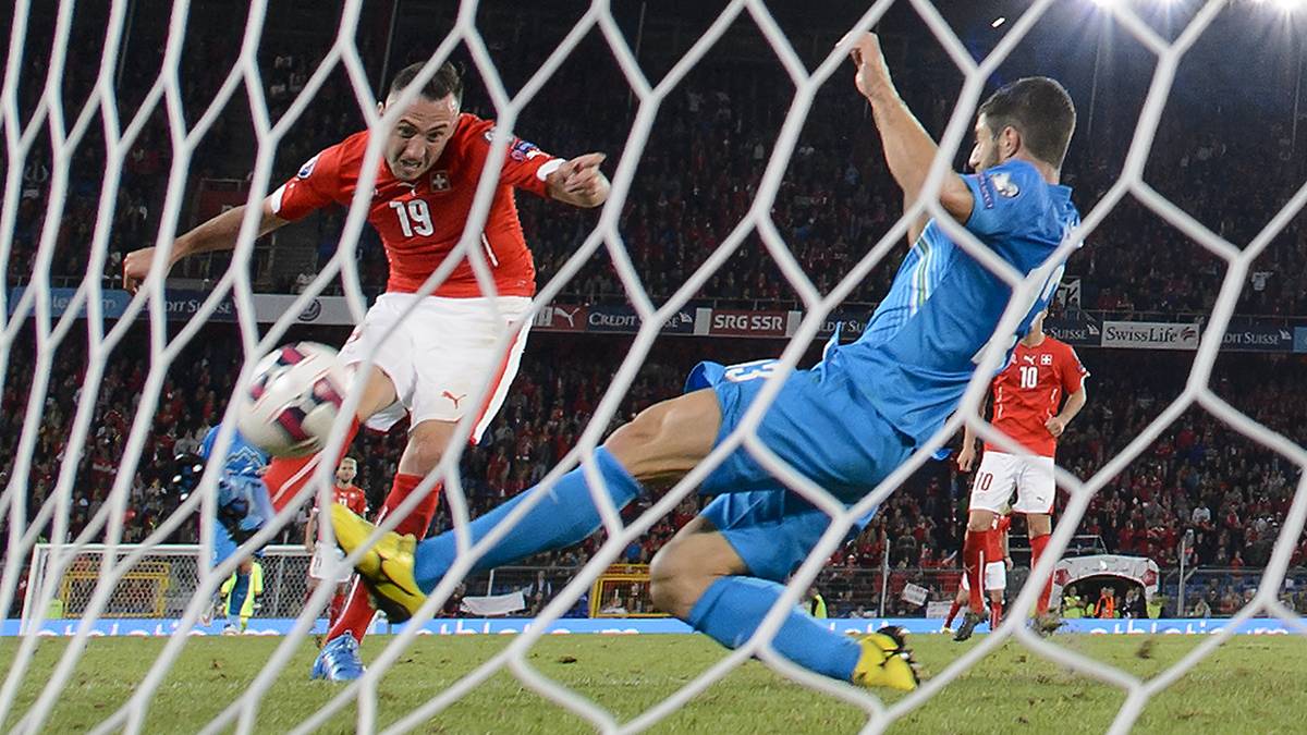 Doch die Schweizer geben sich nicht auf: Gladbachs Josip Drmic, Berlins Valentin Stocker...