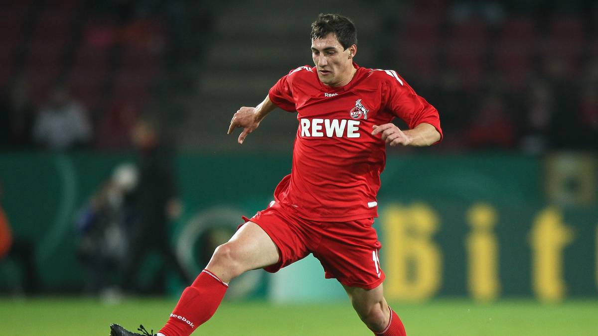 KEVIN PEZZONI: Im Jahr 2003 schnappten sich die Blackburn Rovers das damalige Mittelfeld-Talent von Eintracht Frankfurt. Dort konnte er sich nicht für den Profi-Kader empfehlen, sodass es zunächst zum 1. FC Köln ging. Ein Nasenbeinbruch auf einer Karnevalsfeier leitete dort sein Ende ein. Einige (exotische) Stationen später, unter anderem bei Apollon Smyrnis, spielt er nun in der Regionalliga Südwest, bei Hessen Dreieich