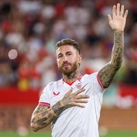 Der erste Saisonsieg des FC Sevilla wird bestimmt von zwei Debütanten, welche unterschiedlicher nicht sein könnten - beide Debüts sind ein Fall für Fußball-Romantiker.