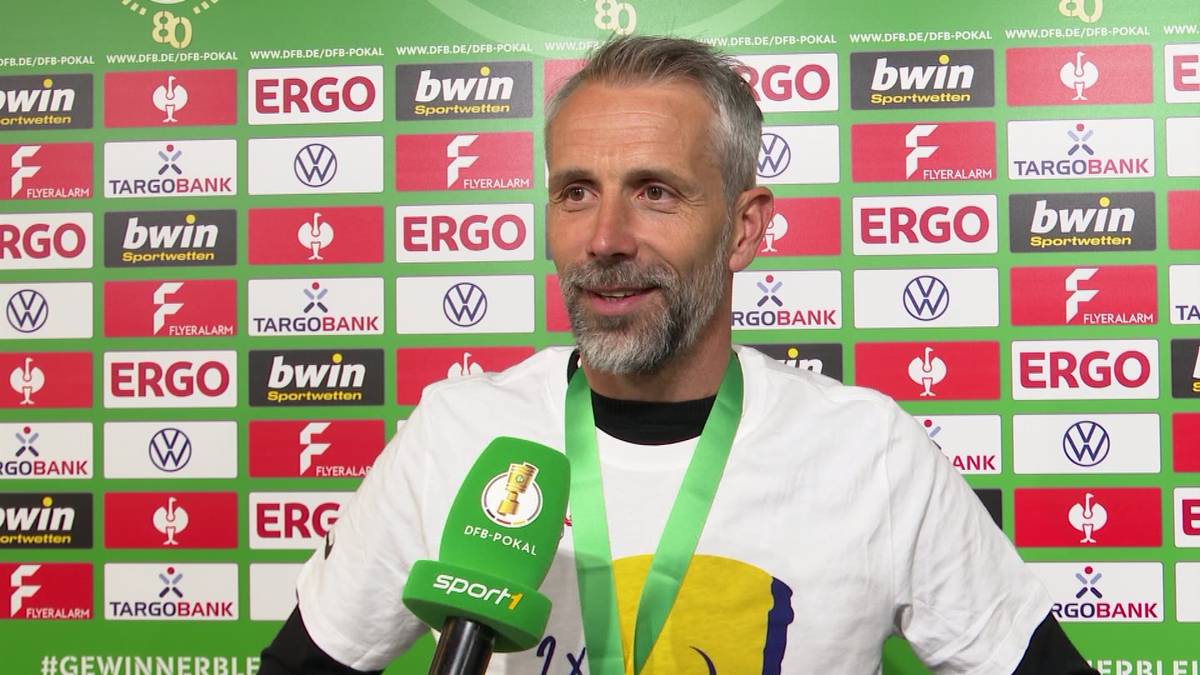 Leipzig-Trainer Marco Rose scherzt im Interview über den Sieg des DFB-Pokals im Endspiel gegen RB Leipzig.