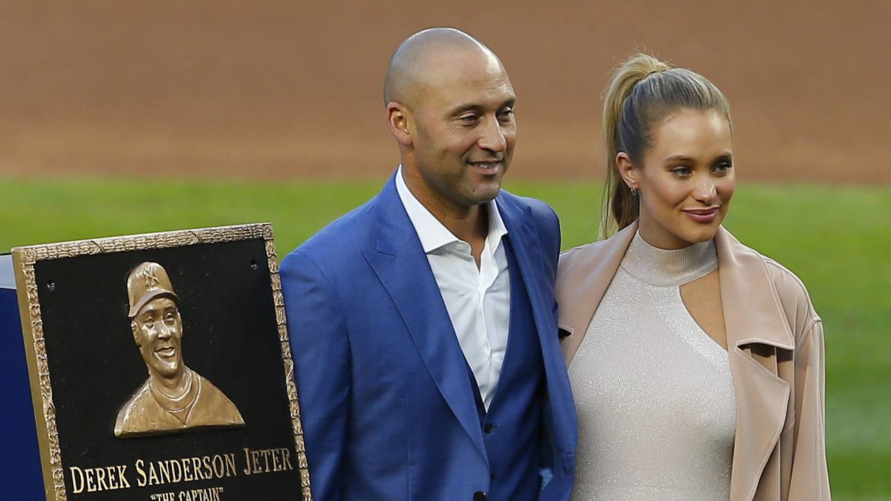 Derek Jeter und seine Frau Hannah vor der Tafel
