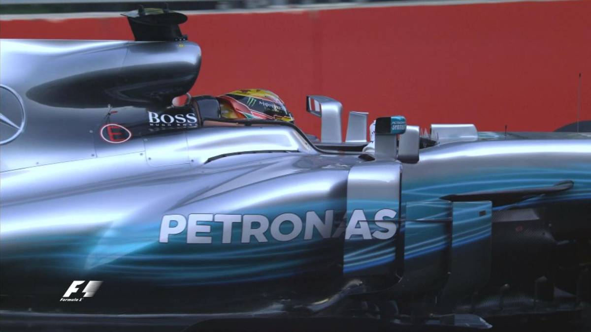 Allerdings hat der Heppenheimer Glück. Die Kopfstütze von Hamilton hat sich gelockert und muss ersetzt werden. Der Brite muss vor Vettel in die Box...