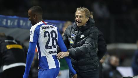 Hertha-Stürmer Dodi Lukebakio (l.) ließ Jürgen Klinsmann in letzter Minute jubeln